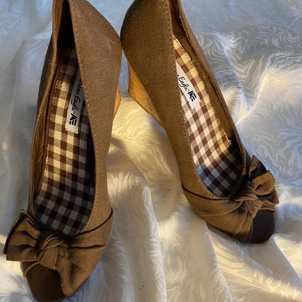 American Eagle Brown 3” Wedge Heels Ladies Shoes 9